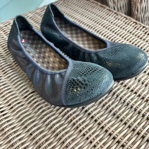 Revere | Nairobi Navy Lizard | Leather Upper | Ortho Flats, Arch Support | W 7M